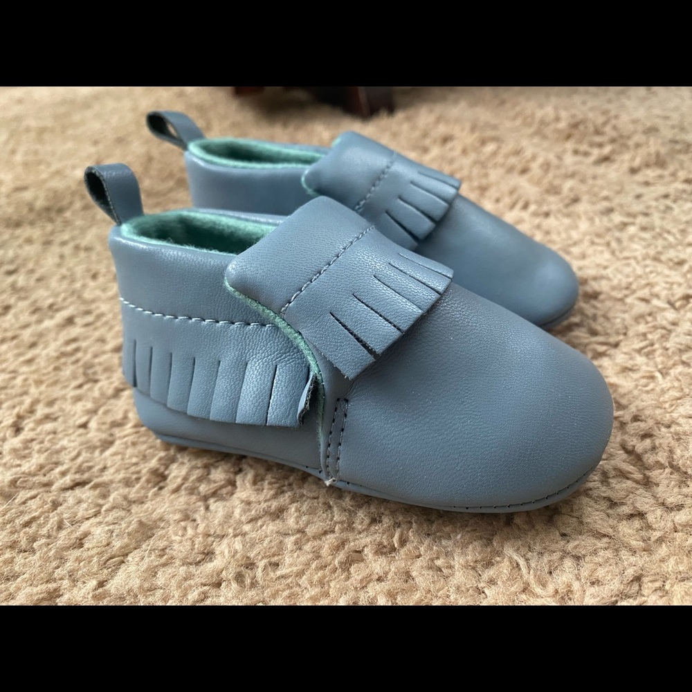 Fringe baby shoes